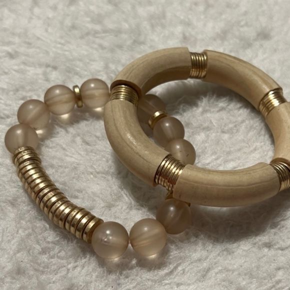 Set of 2 Wood Bead Elastic Bracelets Gold Tone Spacers - Picture 4 of 7